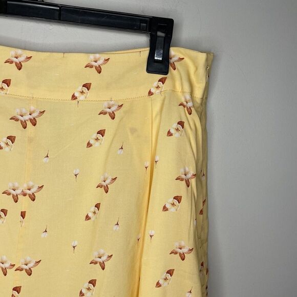 We Wore What Shorts Womens Large L Floral Etoile Yellow NEW Flat Front Side Zip - Picture 2 of 8
